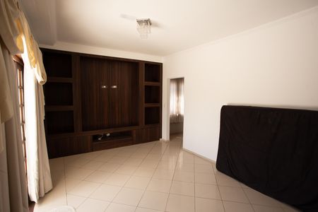 Casa à venda com 530m², 5 quartos e 7 vagas Casa à venda com 530m², 5 quartos e 7 vagasSala de TV