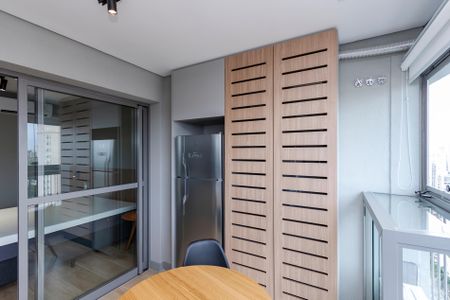 Apartamento para alugar com 32m², 1 quarto e 1 vaga Apartamento para alugar com 32m², 1 quarto e 1 vagaVaranda