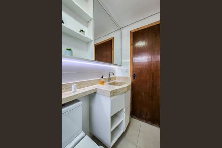 Apartamento à venda com 65m², 2 quartos e 2 vagasBanheiro Social 