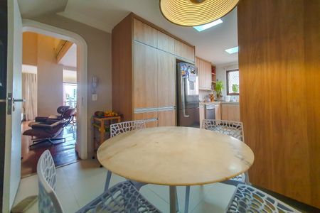 Apartamento à venda com 200m², 3 quartos e 3 vagasCozinha