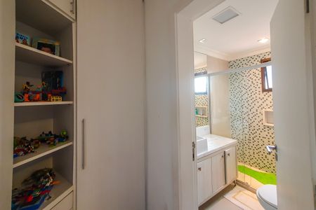 Apartamento à venda com 200m², 3 quartos e 3 vagasVista/Closet e banheiro Suíte 2