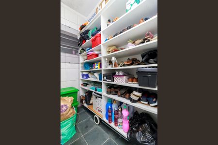 Casa à venda com 434m², 2 quartos e 5 vagas Casa à venda com 434m², 2 quartos e 5 vagasÁrea de Serviço