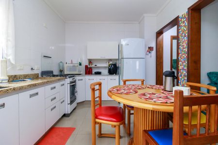 Casa à venda com 434m², 2 quartos e 5 vagas Casa à venda com 434m², 2 quartos e 5 vagasCozinha