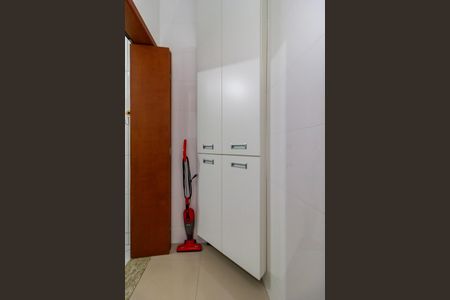 Casa à venda com 434m², 2 quartos e 5 vagas Casa à venda com 434m², 2 quartos e 5 vagasBanheiro