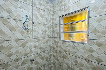 Casa para alugar com 35m², 2 quartos e 1 vaga Casa para alugar com 35m², 2 quartos e 1 vagaBanheiro