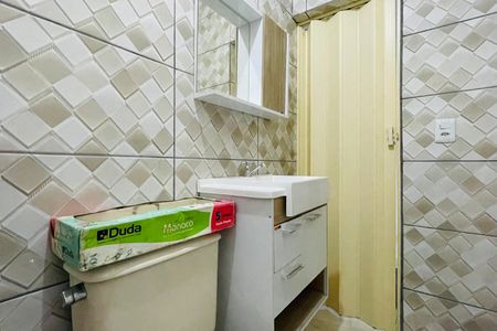 Casa para alugar com 35m², 2 quartos e 1 vaga Casa para alugar com 35m², 2 quartos e 1 vagaBanheiro