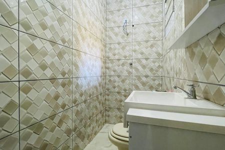 Casa para alugar com 35m², 2 quartos e 1 vaga Casa para alugar com 35m², 2 quartos e 1 vagaBanheiro