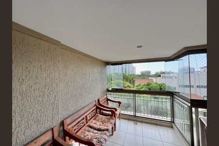 Apartamento para alugar com 96m², 3 quartos e 3 vagas Apartamento para alugar com 96m², 3 quartos e 3 vagasVaranda