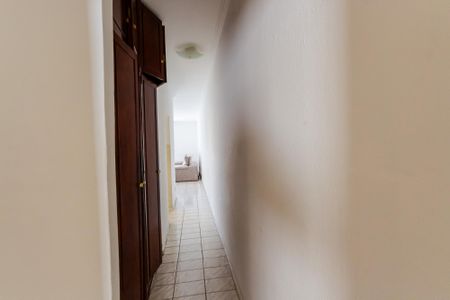 Casa à venda com 119m², 2 quartos e 2 vagasCorredor