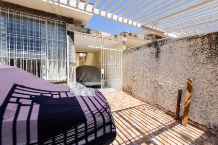 Casa à venda com 119m², 2 quartos e 2 vagasFachada