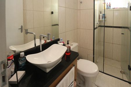 Apartamento à venda com 55m², 2 quartos e 1 vaga Apartamento à venda com 55m², 2 quartos e 1 vagaBanheiro
