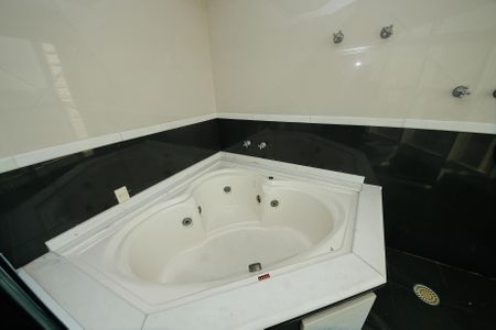 Apartamento à venda com 420m², 4 quartos e 6 vagas Apartamento à venda com 420m², 4 quartos e 6 vagasSuíte 4 Banheiro