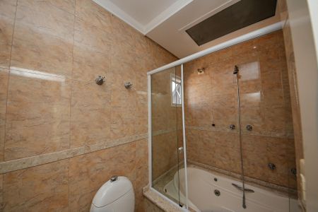 Apartamento à venda com 420m², 4 quartos e 6 vagas Apartamento à venda com 420m², 4 quartos e 6 vagasSuíte 1 Banheiro