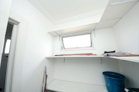 Apartamento à venda com 420m², 4 quartos e 6 vagas Apartamento à venda com 420m², 4 quartos e 6 vagasQuarto de Serviço