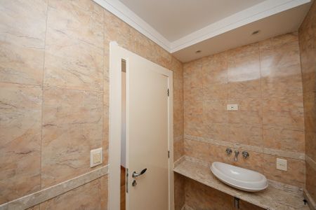 Apartamento à venda com 420m², 4 quartos e 6 vagas Apartamento à venda com 420m², 4 quartos e 6 vagasSuíte 2 Banheiro