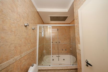 Apartamento à venda com 420m², 4 quartos e 6 vagas Apartamento à venda com 420m², 4 quartos e 6 vagasSuíte 1 Banheiro