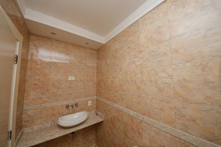 Apartamento à venda com 420m², 4 quartos e 6 vagas Apartamento à venda com 420m², 4 quartos e 6 vagasSuíte 2 Banheiro