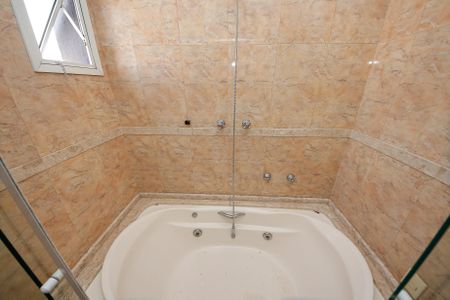 Apartamento à venda com 420m², 4 quartos e 6 vagas Apartamento à venda com 420m², 4 quartos e 6 vagasSuíte 1 Banheiro