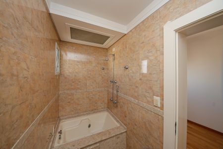 Apartamento à venda com 420m², 4 quartos e 6 vagas Apartamento à venda com 420m², 4 quartos e 6 vagasSuíte 2 Banheiro