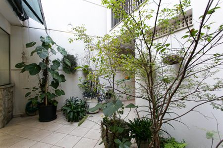 Casa à venda com 625m², 3 quartos e 4 vagasQuintal