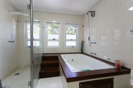 Casa à venda com 625m², 3 quartos e 4 vagasBanheiro da Suíte 1