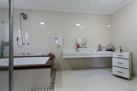 Casa à venda com 625m², 3 quartos e 4 vagasBanheiro da Suíte 1