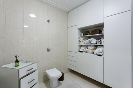 Casa à venda com 625m², 3 quartos e 4 vagasBanheiro da Suíte 1