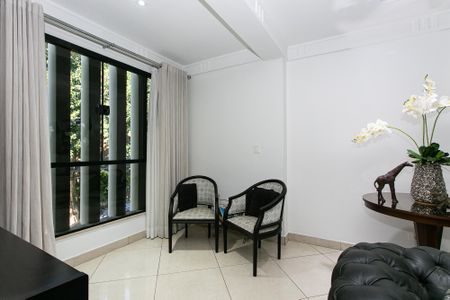 Casa à venda com 625m², 3 quartos e 4 vagasSala