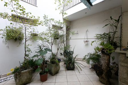 Casa à venda com 625m², 3 quartos e 4 vagasQuintal