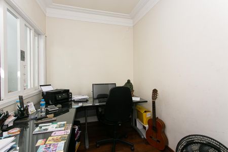 Casa à venda com 625m², 3 quartos e 4 vagasEscritório