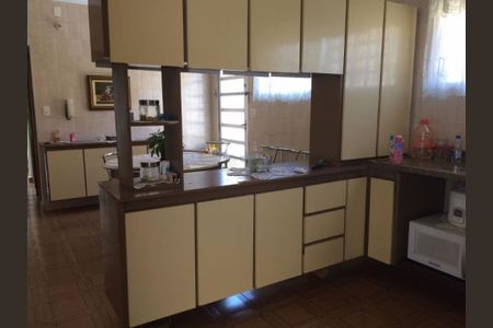 Casa à venda com 280m², 4 quartos e 8 vagas