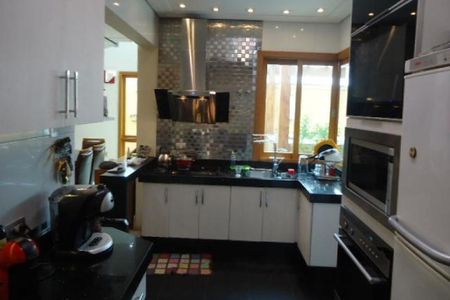 Casa à venda com 200m², 3 quartos e 5 vagas