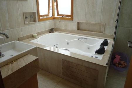 Casa à venda com 200m², 3 quartos e 5 vagas