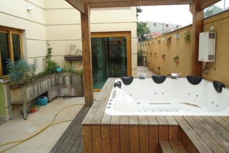 Casa à venda com 200m², 3 quartos e 5 vagas