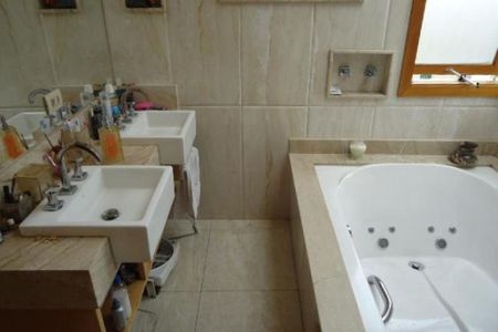 Casa à venda com 200m², 3 quartos e 5 vagas