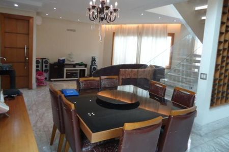 Casa à venda com 200m², 3 quartos e 5 vagas