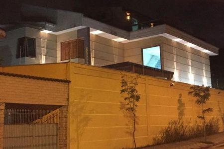 Casa à venda com 200m², 3 quartos e 5 vagas