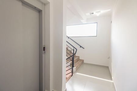 Apartamento à venda com 45m², 1 quarto e sem vagaÁrea comum - Corredor e Escada