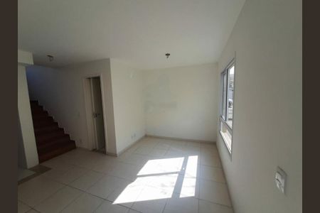Casa à venda com 103m², 3 quartos e 2 vagas