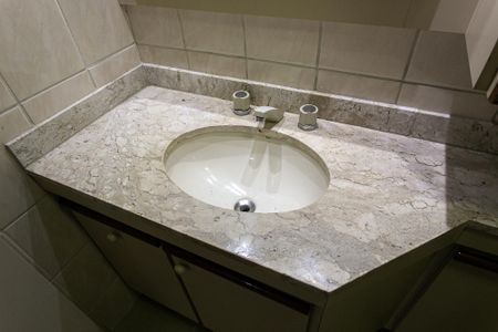 Apartamento à venda com 87m², 3 quartos e 2 vagasBanheiro da Suíte