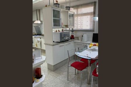 Apartamento à venda com 215m², 4 quartos e 4 vagas