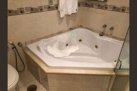 Apartamento à venda com 215m², 4 quartos e 4 vagas