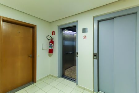 Apartamento à venda com 70m², 3 quartos e 1 vaga Apartamento à venda com 70m², 3 quartos e 1 vagaElevador