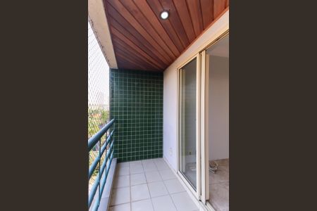 Apartamento à venda com 70m², 3 quartos e 1 vaga Apartamento à venda com 70m², 3 quartos e 1 vagaVaranda