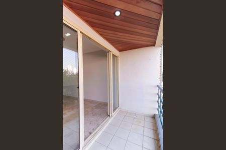 Apartamento à venda com 70m², 3 quartos e 1 vaga Apartamento à venda com 70m², 3 quartos e 1 vagaVaranda