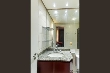 Apartamento à venda com 70m², 3 quartos e 1 vaga Apartamento à venda com 70m², 3 quartos e 1 vagaBanheiro da Suíte