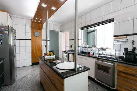 Casa à venda com 338m², 3 quartos e 8 vagasCozinha