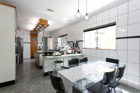 Casa à venda com 338m², 3 quartos e 8 vagasCozinha