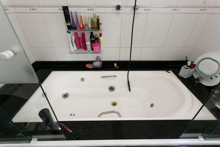 Casa à venda com 338m², 3 quartos e 8 vagasBanheiro da Suíte