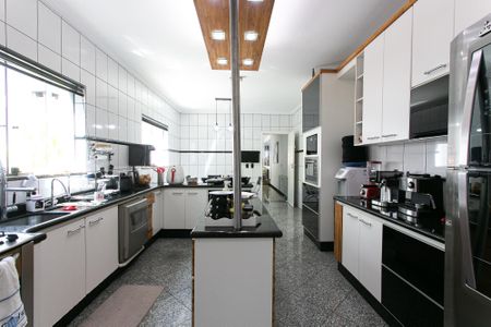 Casa à venda com 338m², 3 quartos e 8 vagasCozinha